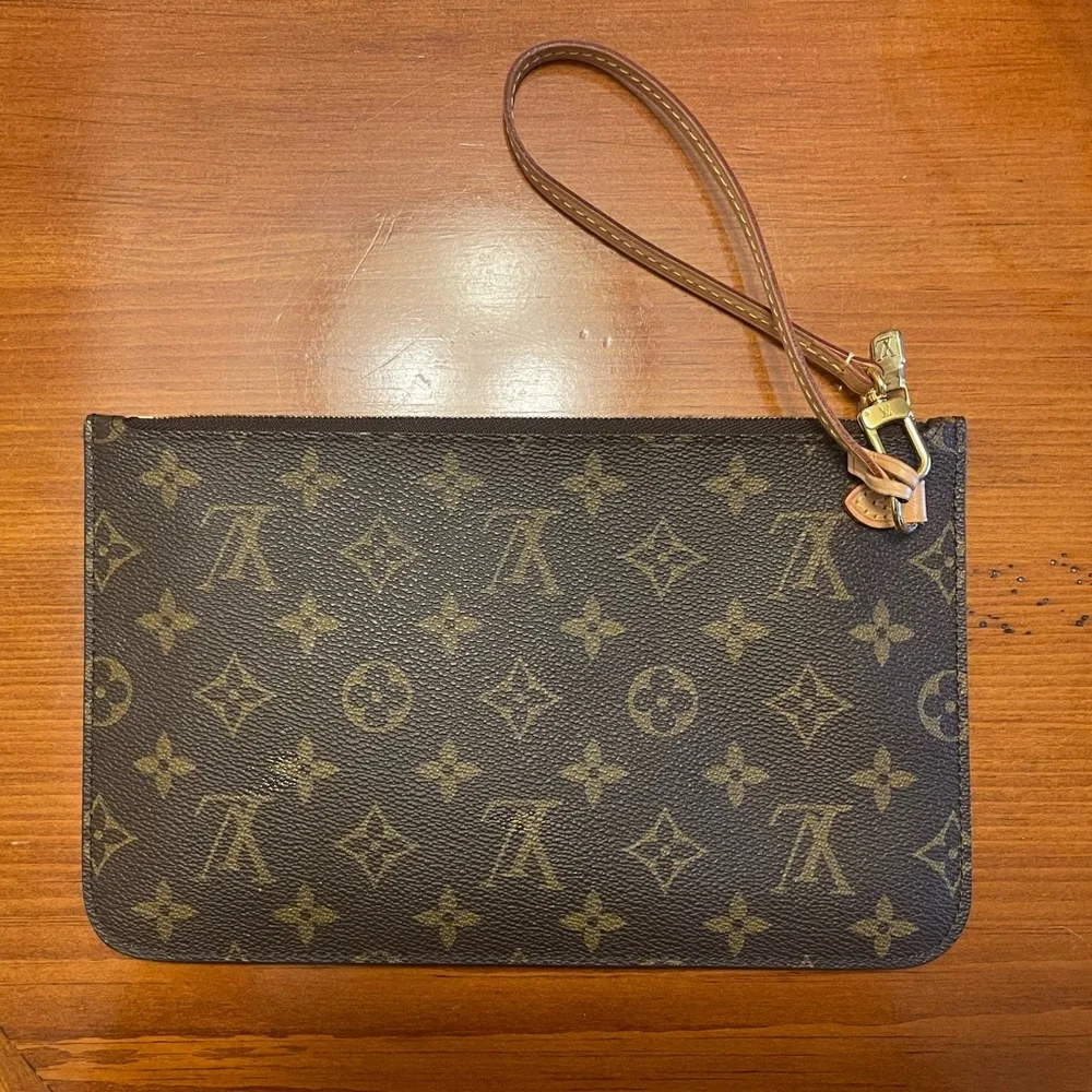 Louis Vuitton Neverfull MM Pouch - Picture 2 of 10